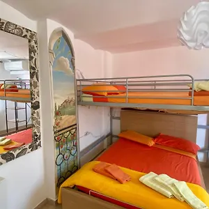 https://la-casa-di-ida-nel-porto-antico.hotelitalianriviera.com